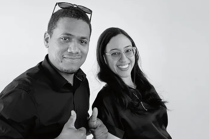 Justo and Maria Peña giving a thumbs up